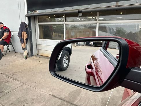 Used 2025 Hyundai Venue SEL image 19