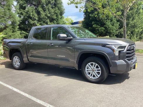 Used 2023 Toyota Tundra SR5 w/ SR5 Premium Package RWD image 8