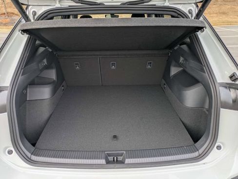 New 2026 Volkswagen Tiguan SE R-Line FWD image 13