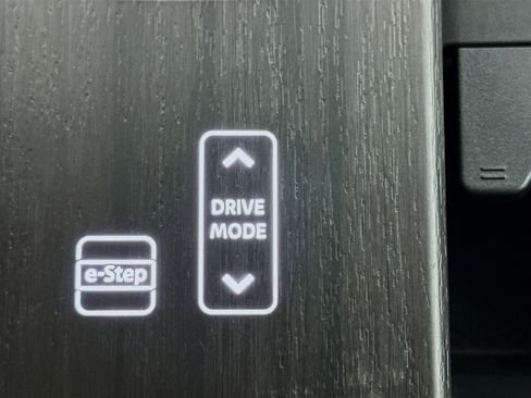 Used 2025 Nissan Ariya FWD image 26