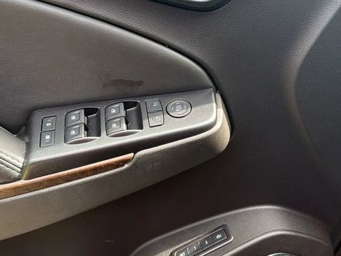 Used 2016 Chevrolet Suburban LT image 12