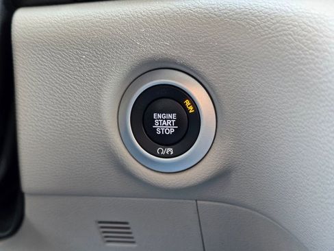 Used 2024 Chrysler Pacifica Touring-L image 35