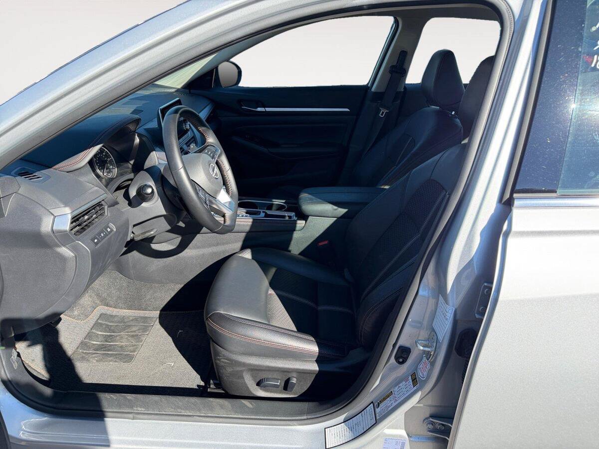 Used 2025 Nissan Altima 2.5 SR FWD image 9