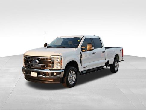 Used 2024 Ford F250 XLT image 2