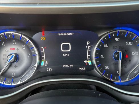 Used 2022 Chrysler Pacifica Touring-L FWD image 29