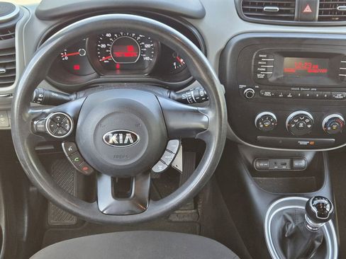 Used 2014 Kia Soul FWD image 9