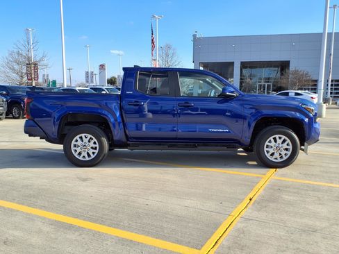 Certified 2025 Toyota Tacoma SR5 w/ SR5 Upgrade Package image 4