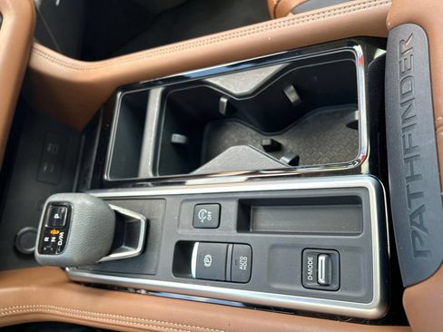 Certified 2025 Nissan Pathfinder Platinum w/ Cargo Package FWD image 18