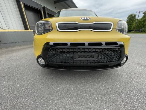 Used 2016 Kia Soul + image 10
