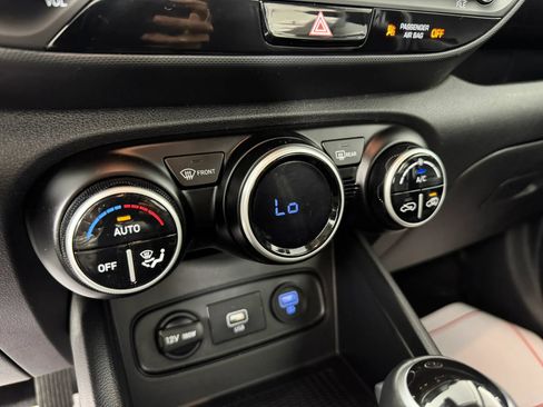 Used 2021 Hyundai Venue SEL FWD image 20