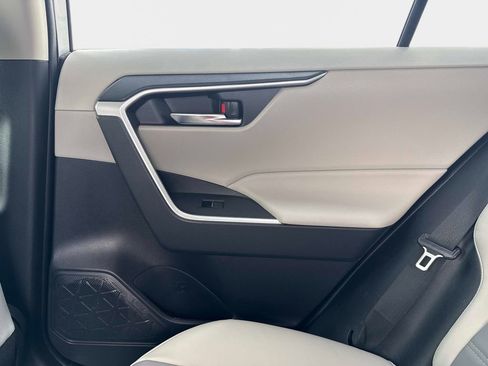 Used 2022 Toyota RAV4 XLE Premium image 42