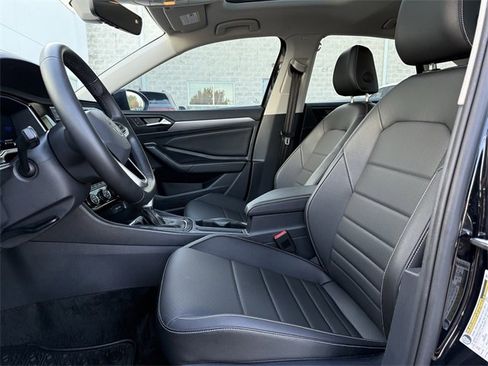 Certified 2024 Volkswagen Jetta SE w/ Panoramic Sunroof Package image 23