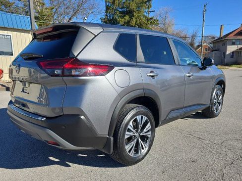 Used 2023 Nissan Rogue SV image 4