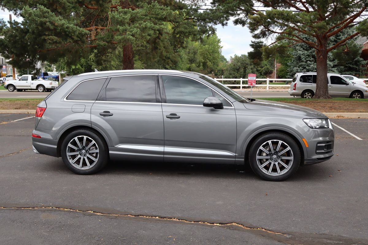 Used 2017 Audi Q7 3.0T Prestige AWD/4WD image 3