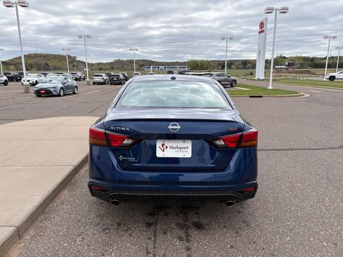 Used 2024 Nissan Altima 2.5 SR FWD image 3