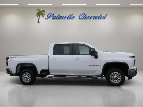 Used 2025 Chevrolet Silverado 2500 LT w/ Convenience Package AWD/4WD image 2
