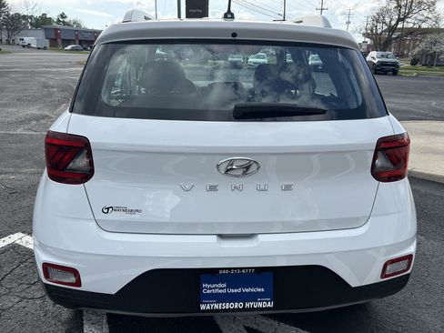 Certified 2024 Hyundai Venue SEL image 4