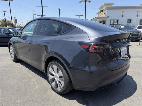 Used 2024 Tesla Model Y Long Range AWD/4WD image 6