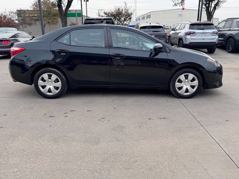 Used 2017 Toyota Corolla LE image 6