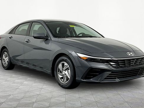 New 2026 Hyundai Elantra SE FWD image 3
