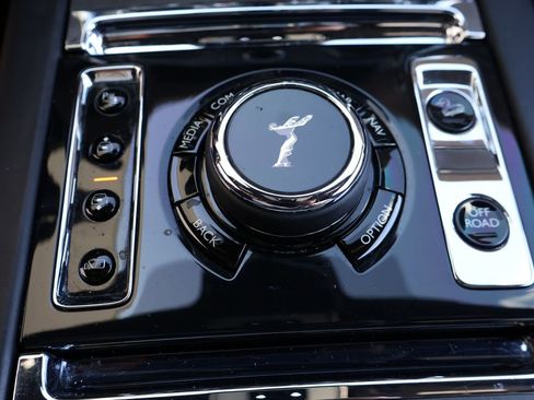 Certified 2022 Rolls-Royce Cullinan AWD/4WD image 26