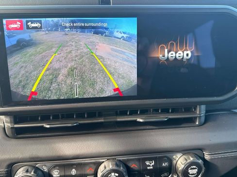 Used 2025 Jeep Wrangler Unlimited Rubicon image 17