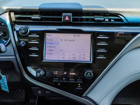 Used 2018 Toyota Camry SE FWD image 27