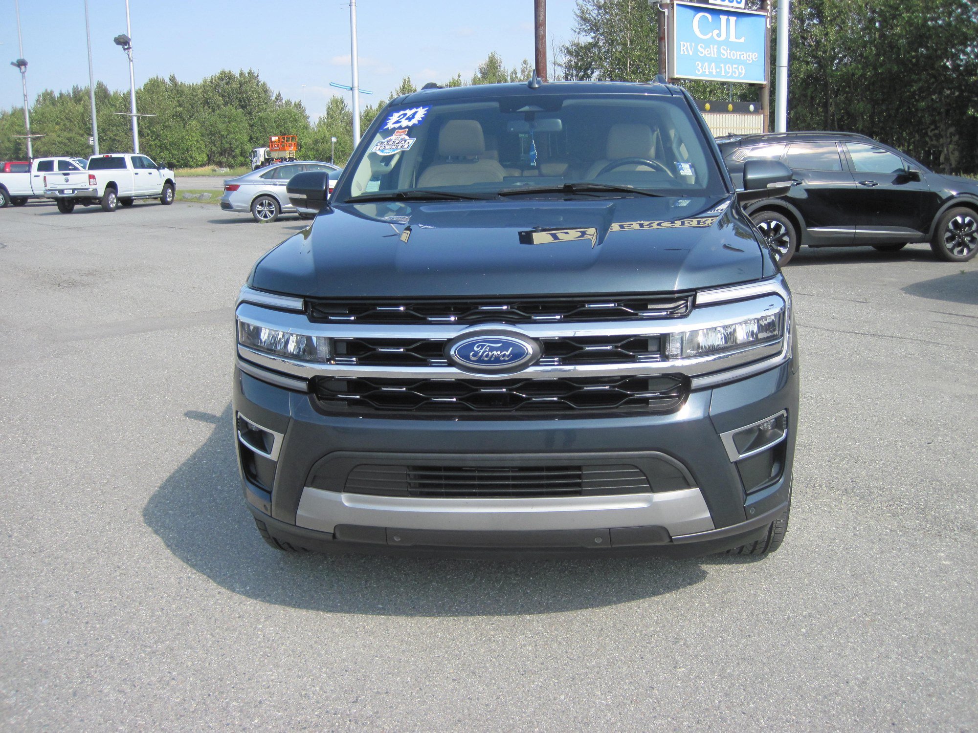 Used 2024 Ford Expedition Max Limited AWD/4WD image 2