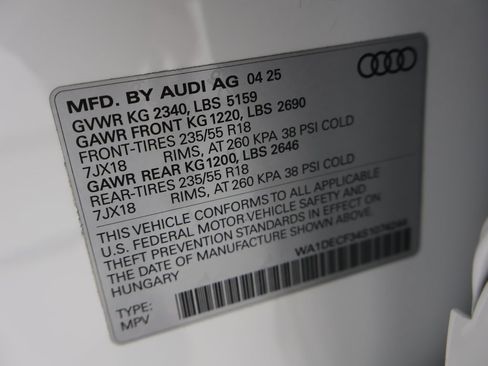 Used 2025 Audi Q3 2.0T Premium w/ Convenience Package image 3