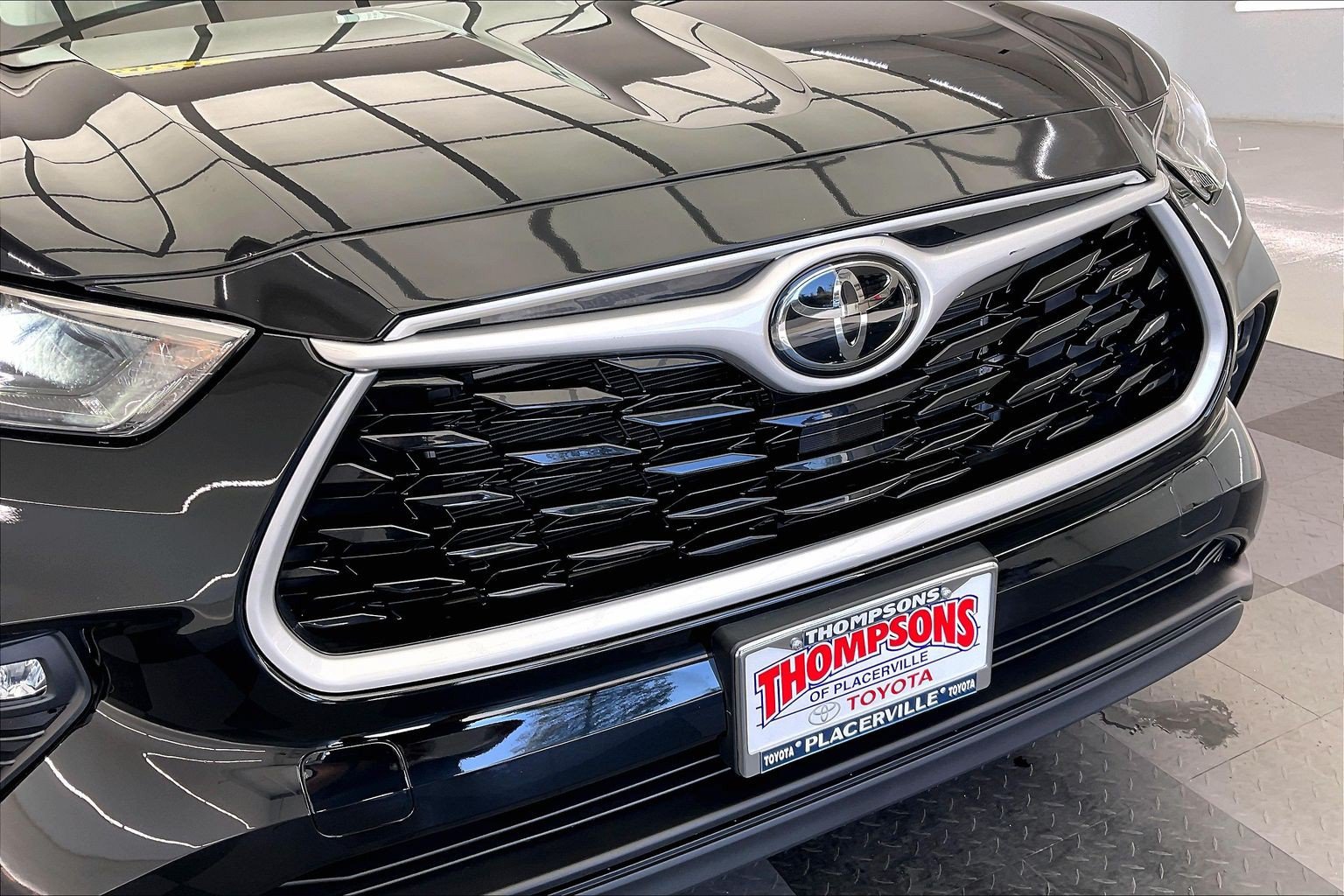 Used 2024 Toyota Highlander XLE FWD image 31