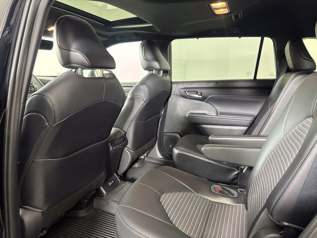 Used 2021 Toyota Highlander XSE AWD/4WD image 12