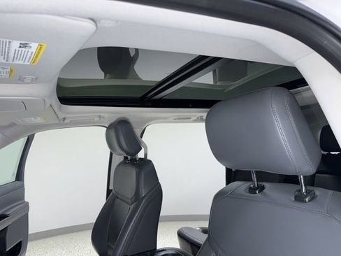 Used 2025 Ford Expedition Active AWD/4WD image 4