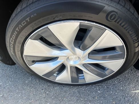 Used 2021 Tesla Model Y Long Range AWD/4WD image 27