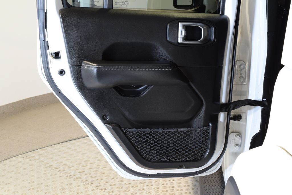 Used 2020 Jeep Wrangler Unlimited Sahara w/ Uconnect 4C Nav & Sound Group AWD/4WD image 26