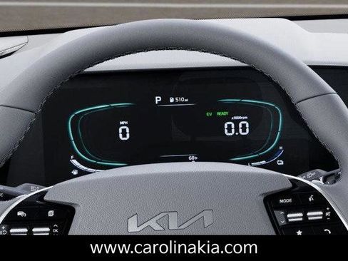 New 2025 Kia Niro EX image 21