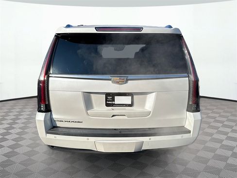 Used 2016 Cadillac Escalade Premium image 4