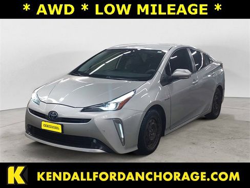 Used 2021 Toyota Prius LE image 1