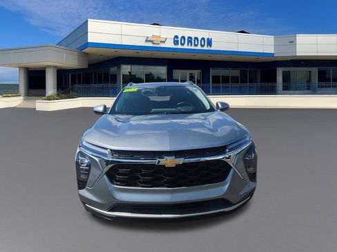 Used 2025 Chevrolet Trax LT w/ Driver Confidence Package FWD image 9