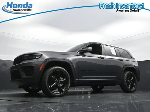 Used 2023 Jeep Grand Cherokee Altitude AWD/4WD image 31