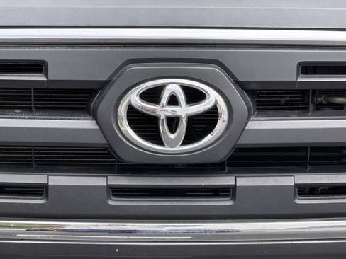 Used 2017 Toyota Tacoma SR5 w/ Tow Package RWD image 12