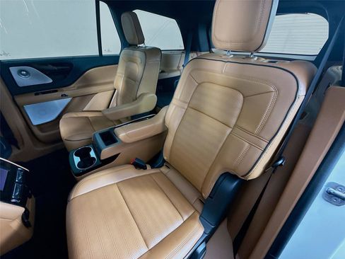 Used 2023 Lincoln Aviator Black Label w/ Dynamic Handling Package image 3