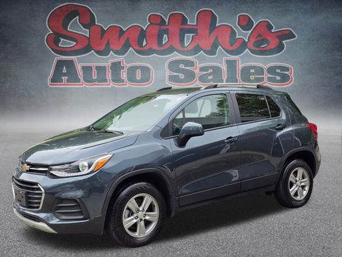 Used 2022 Chevrolet Trax LT w/ LT Convenience Package AWD/4WD image 3