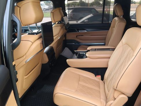 Used 2023 Jeep Grand Wagoneer Series III w/ Rear Seat Video Group 1 AWD/4WD image 20