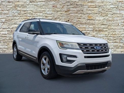 Used 2016 Ford Explorer XLT AWD/4WD image 1