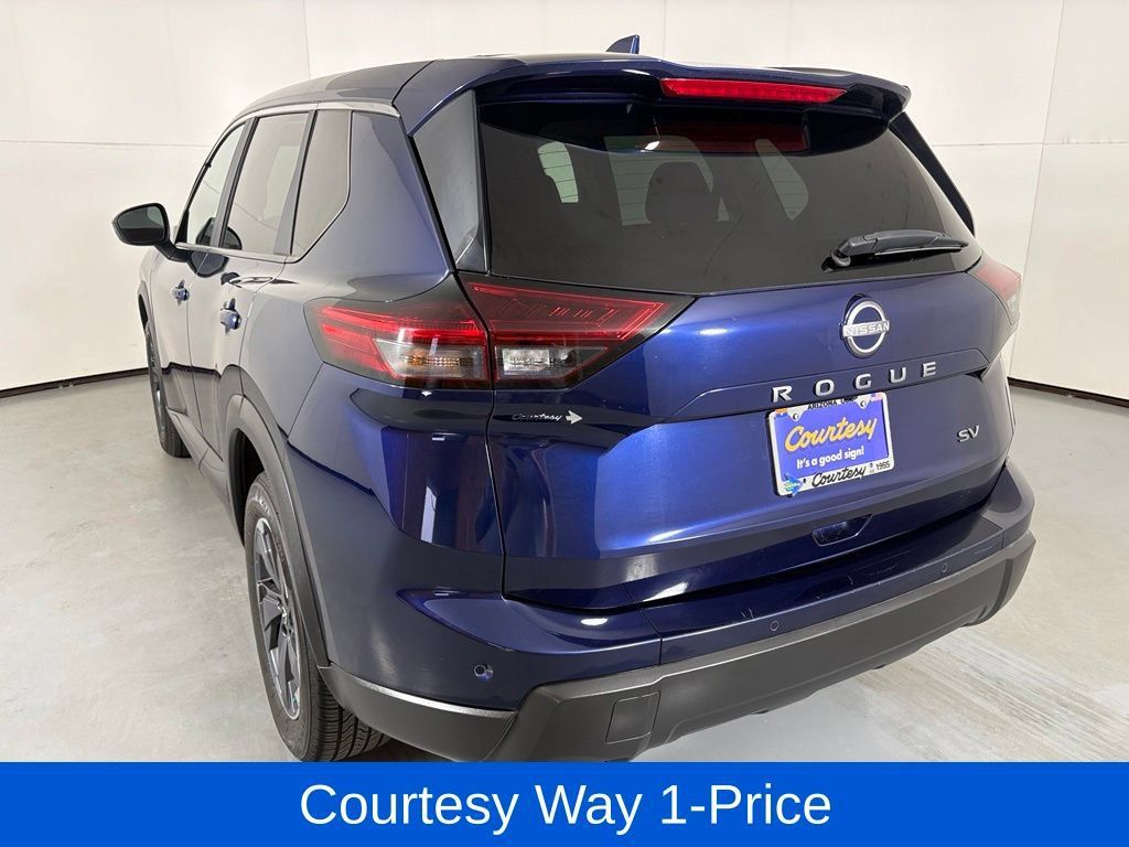 Used 2024 Nissan Rogue SV FWD image 8