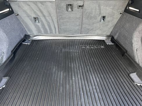 Used 2021 Audi e-tron Premium w/ Convenience Plus Package image 33