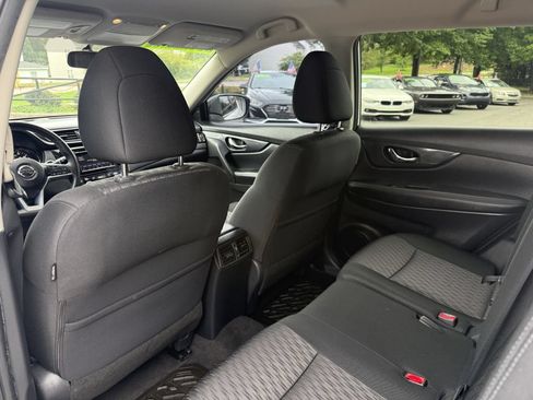 Used 2018 Nissan Rogue SV w/ Premium Package FWD image 11