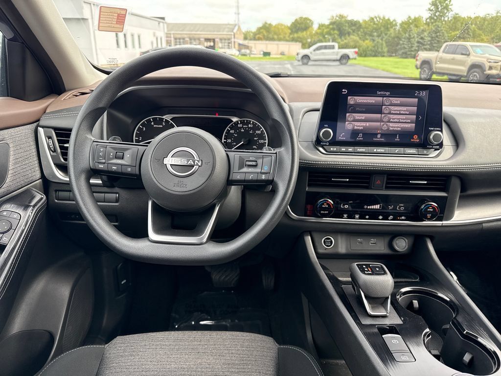 Used 2023 Nissan Rogue SV AWD/4WD image 9