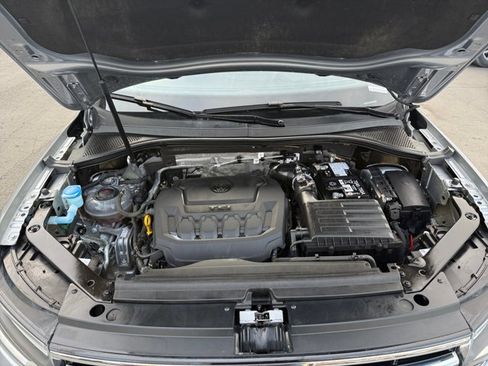 Used 2024 Volkswagen Tiguan SE image 16
