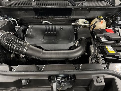 Used 2023 GMC Acadia SLE w/ Driver Convenience Package image 13